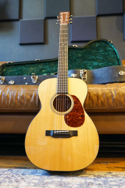 Pre-Owned Bourgeois 0 Country Boy Acoustic Guitar w/ Case