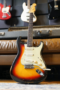 Pre-Owned 1962 Fender Stratocaster, Sunburst