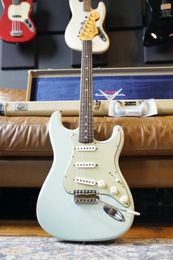 Pre-Owned Fender Masterbuilt By Paul Waller 1961 Stratocaster Sonic Blue Journeyman Relic 5A Flamed Neck