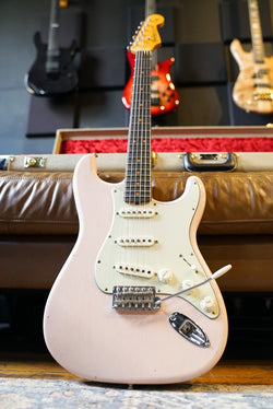 Pre-Owned Fender Custom Shop LTD 1964 Stratocaster Journeyman Relic, Super Faded/Aged Shell Pink w/Case 