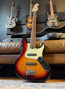 Pre-Owned Fender American Deluxe Jazz Bass w/Case 